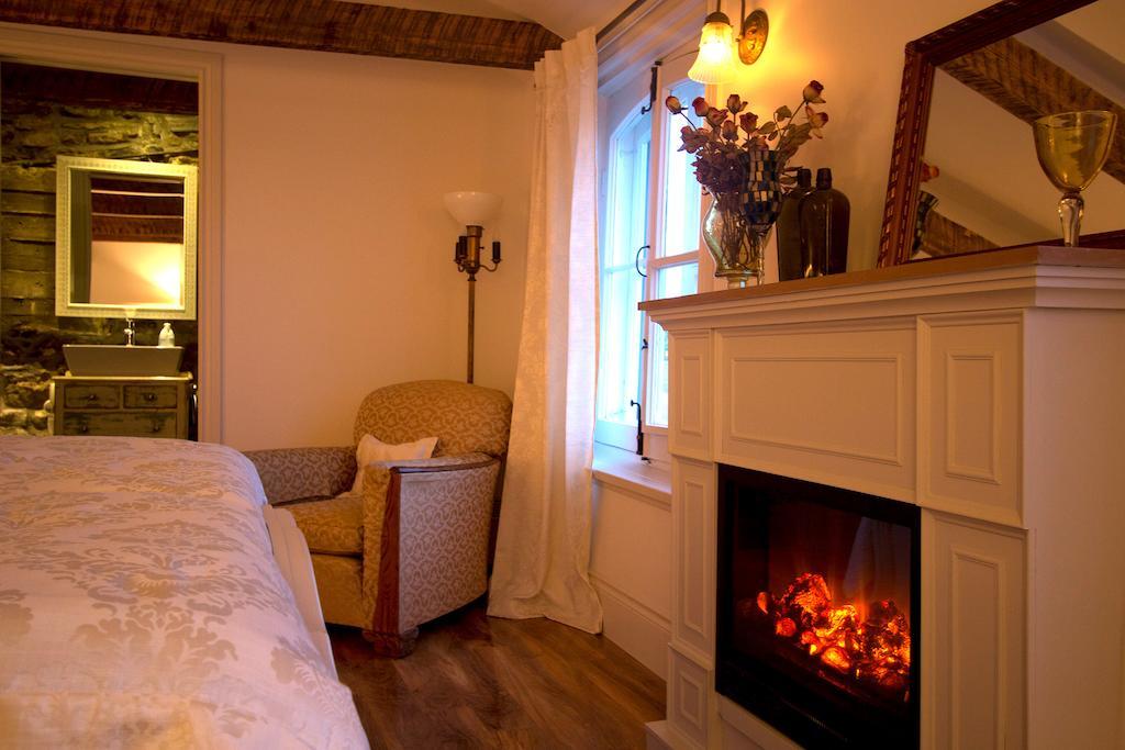 Les Ancetres Auberge & Restaurant St-Pierre-de-l'Île-d'Orléans Стая снимка