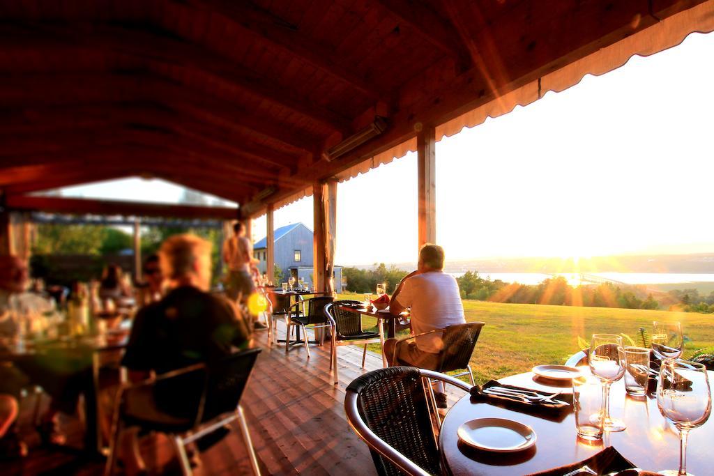 Les Ancetres Auberge & Restaurant St-Pierre-de-l'Île-d'Orléans Екстериор снимка